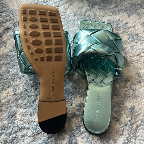 New w/ tags Bottega Veneta Lido sandals size 8 (retails: $1,395) - Picture 12 of 12